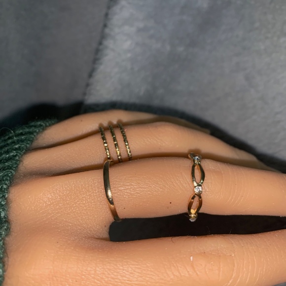 STOCKING STUFFERS! SELECT 5 RINGS FOR ONE PRICE. IT GIRL RINGS - Picture 2 of 8